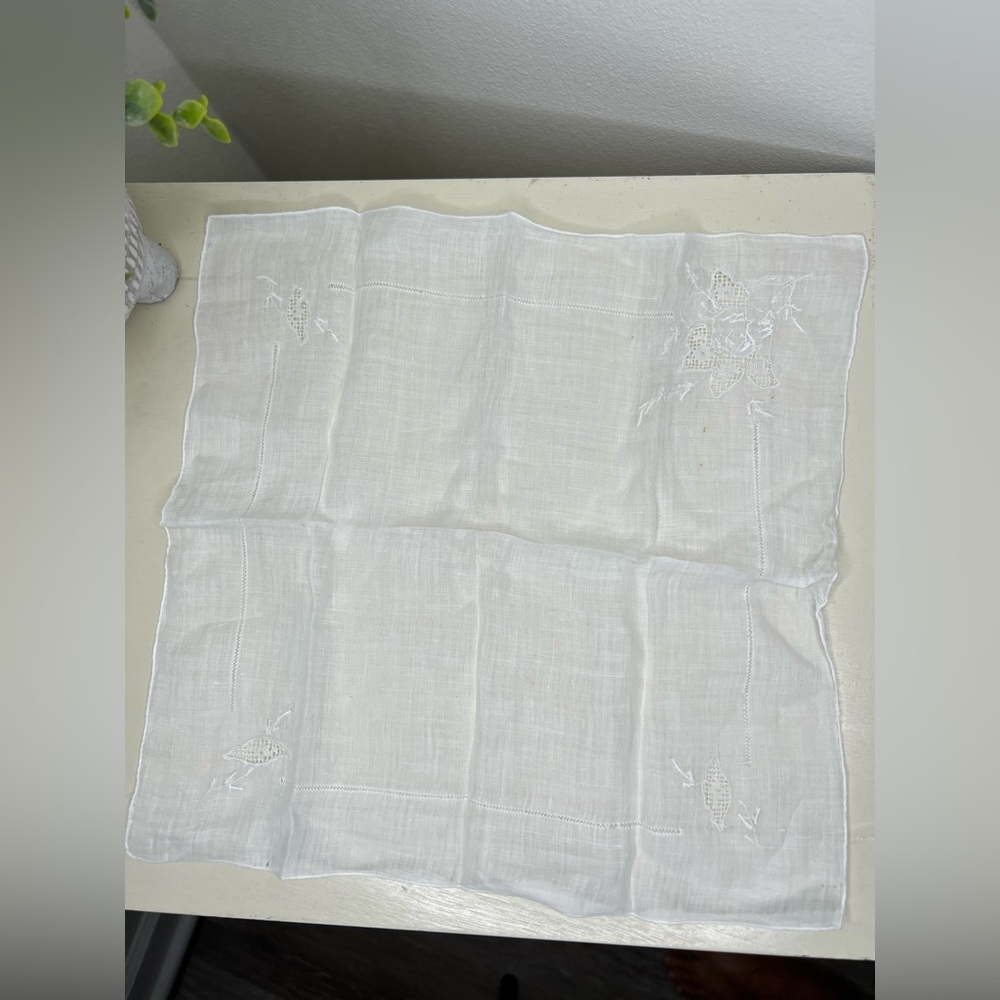 Vintage 1940’s Floral Hankie/handkerchief